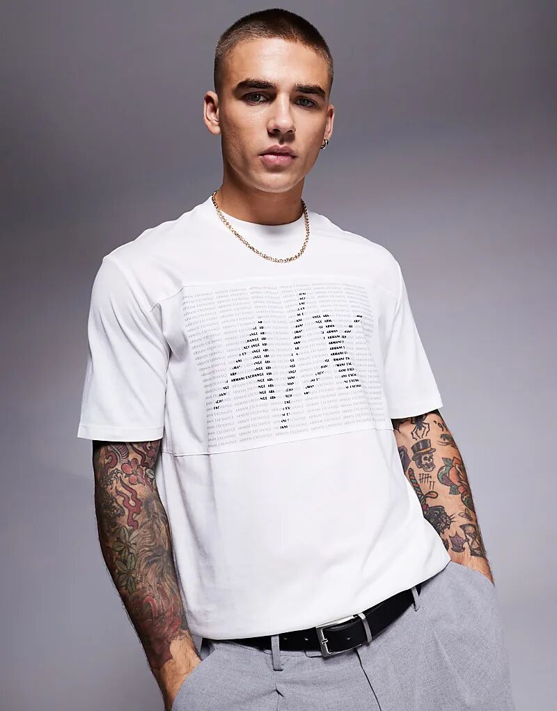 

Футболка свободного кроя с принтом на груди в цвете «кремовый» Armani Exchange