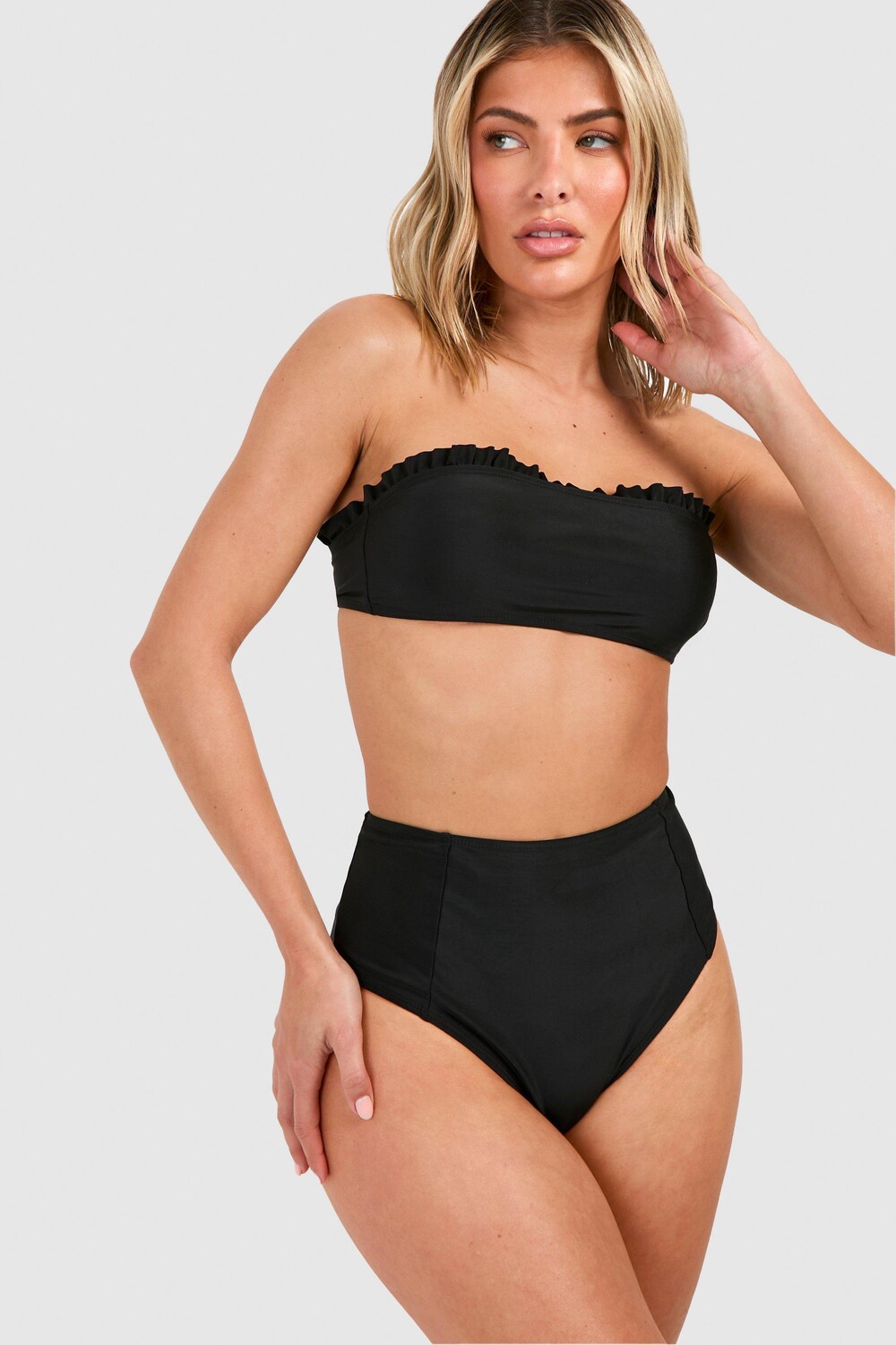 

Комплект бикини бандо с рюшами и высокой талией boohoo, черный