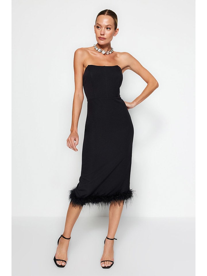 

Платье до колена trendyol Kleid, черный