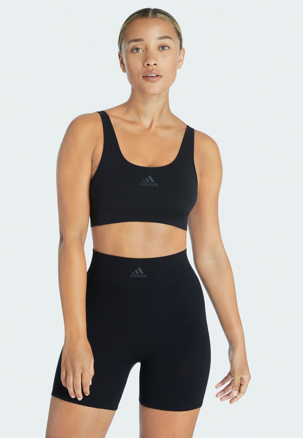 

Шорты ACTIVE SEAMLESS MICRO STRETCH adidas Sportswear, черный