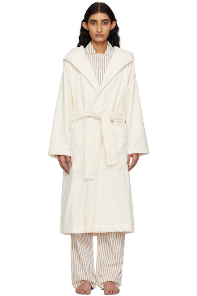 

Халат с капюшоном цвета «Off-White» Tekla