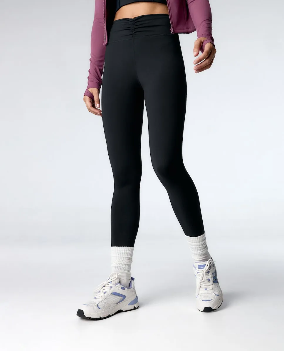 

Женские спортивные леггинсы с укороченной длиной и присборенной талией Black Limba, черный