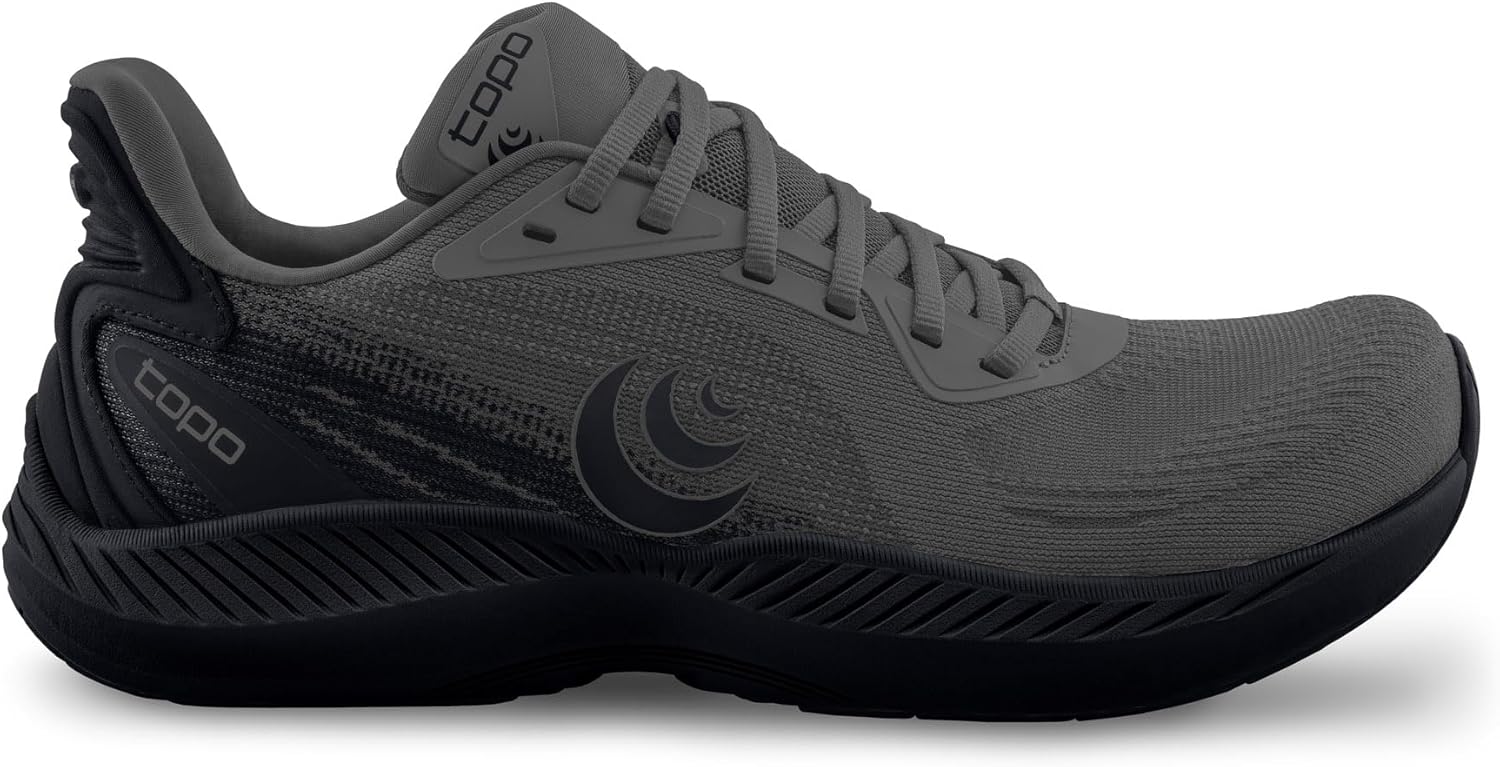Мужские кроссовки Topo Athletic FLI-Lyte 6 с легкой конструкцией и комфортной посадкой, перепад 3 мм, для бега по шоссе, черный/угольный — фото 3