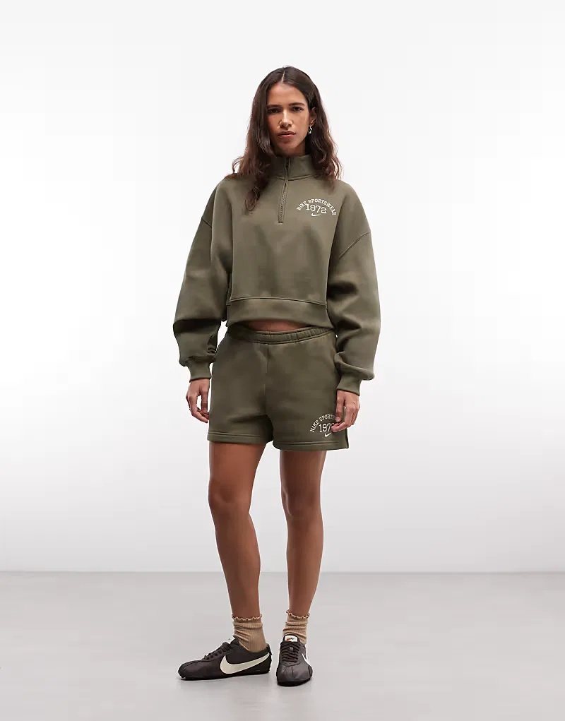 Флисовая куртка Nike Studio Fleece оверсайз с застежкой-молнией до середины груди, хаки — фото 2