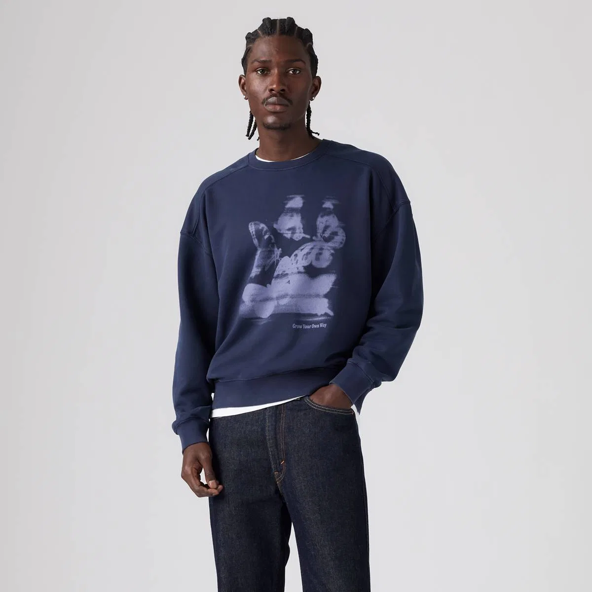 Свободная толстовка с графическим принтом и круглым вырезом Levi's, Grow Your Own Way Navy Blazer - Blue — фото 3