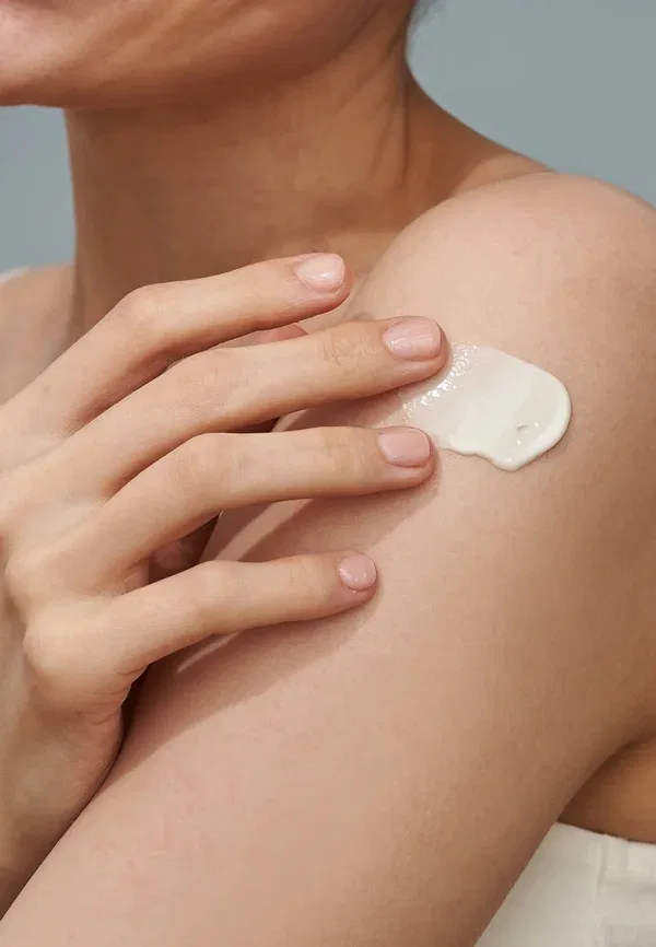 Увлажняющий солнцезащитный крем Black Rice Moisture Airyfit Daily Sunscreen SPF 50+/PA++++ - защита от солнца 50 мл Haruharu Wonder — фото 2