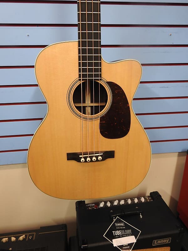 

Martin BC16E-01 с футляром BC16E-01 Acoustic Bass with case