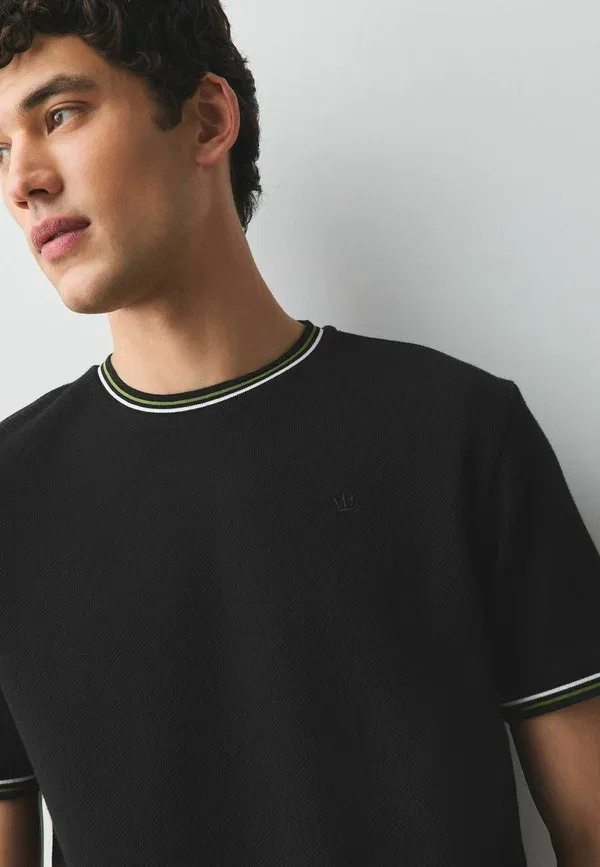 Футболка хлопковая Regular Fit Tipped Slim T-shirt Next, черный — фото 4