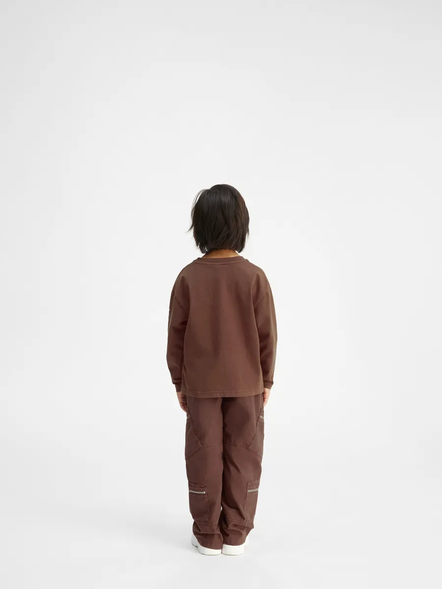 

Футболка с длинными рукавами и логотипом Le Manches Longues для ребенка Jacquemus, темно-коричневый
