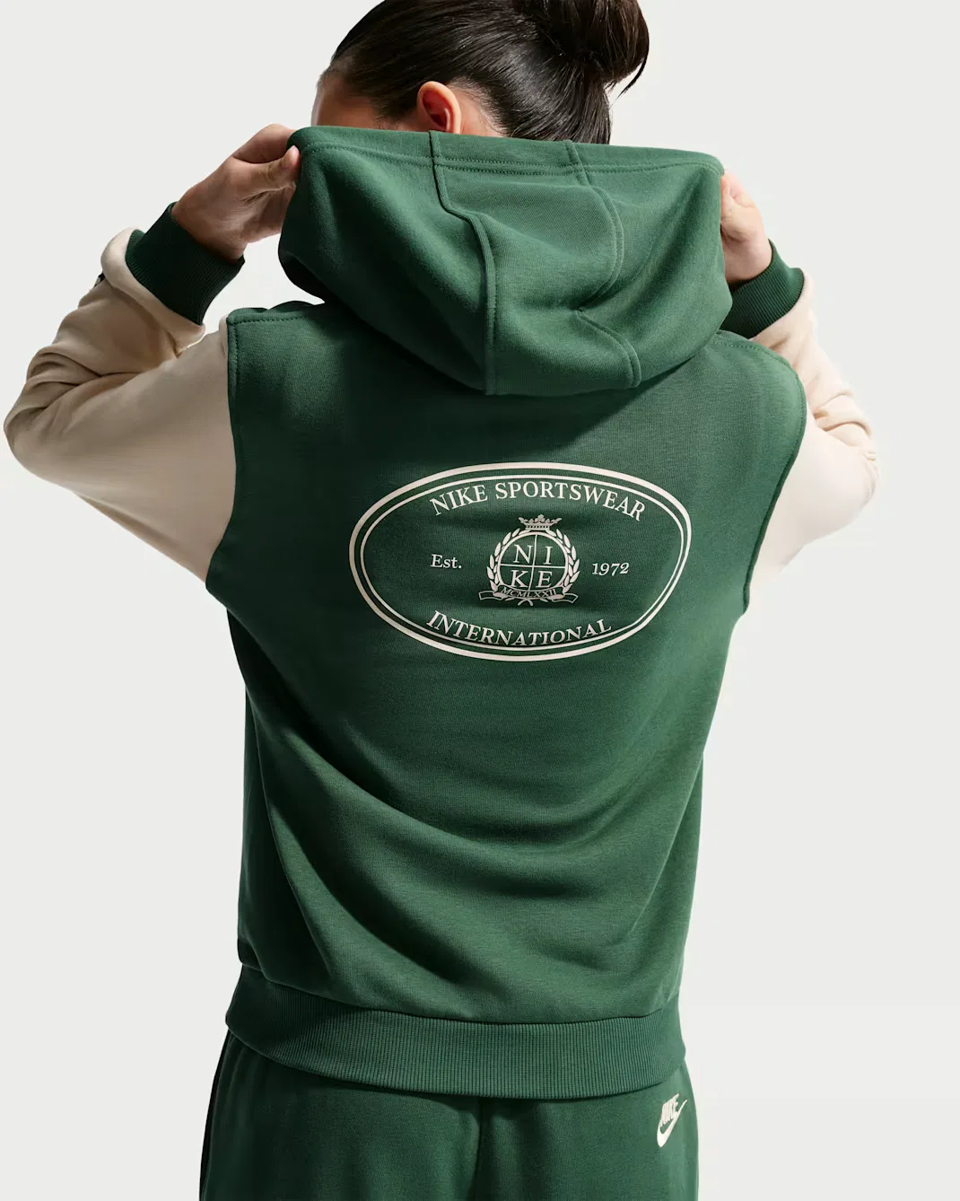 Толстовка из французского махрового трикотажа для детей постарше Nike Sportswear Club, Fir/Sanddrift/Sanddrift/Black — фото 4