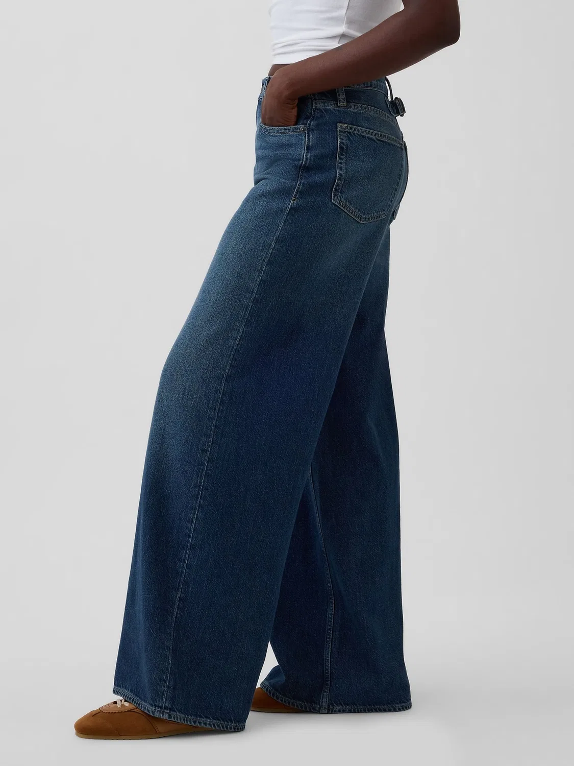 Джинсы свободные Gap UltraSoft Buckle Baggy, medium wash — фото 3