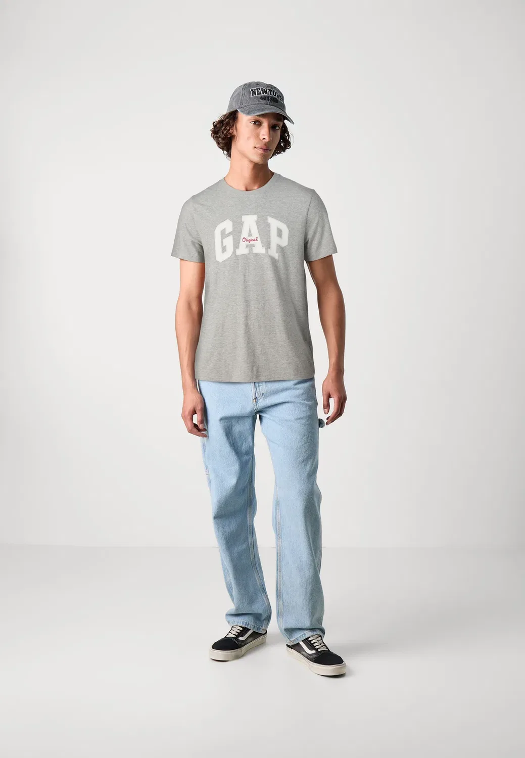 Мягкая оригинальная футболка с принтом «Арка» на каждый день Gap, Heather Grey — фото 2