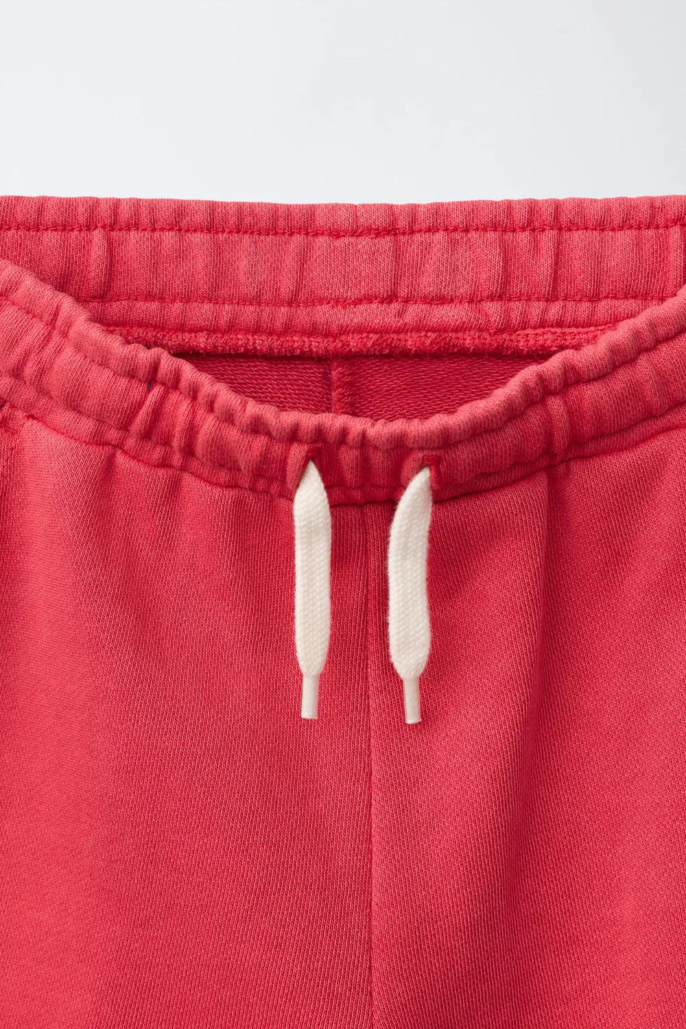 Плюшевые бермудские шорты с цифрами и принтом в виде граффити. ZARA, Intense red — фото 3