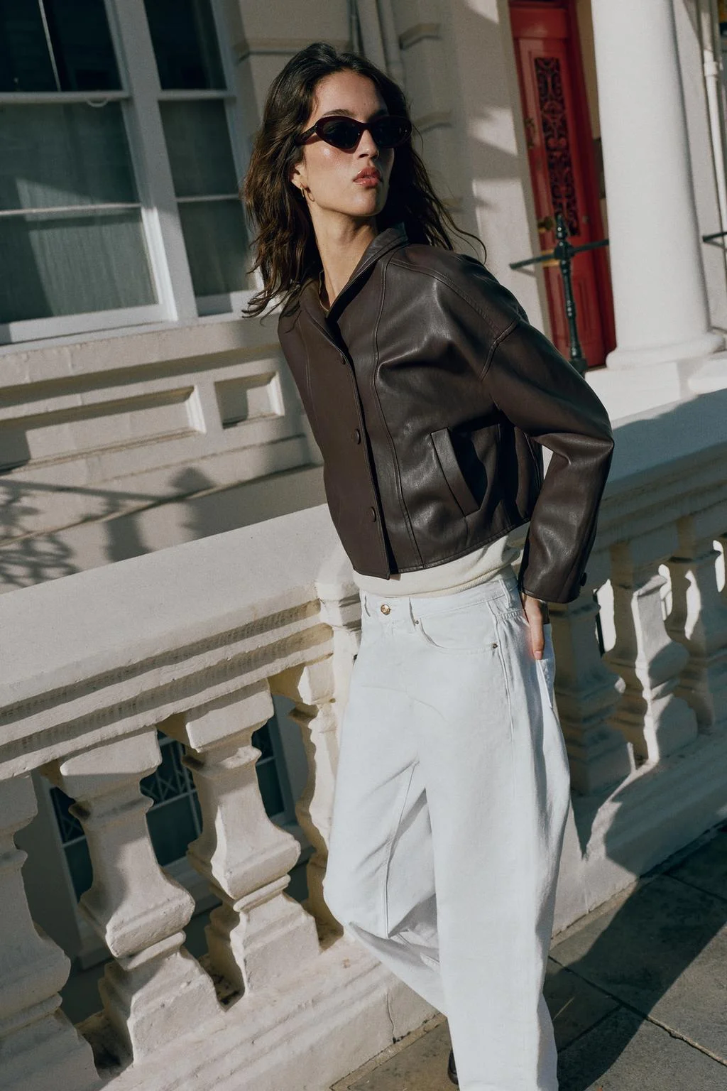 Куртка Zara со складками на спине и эффектом кожи, коричневый — фото 3