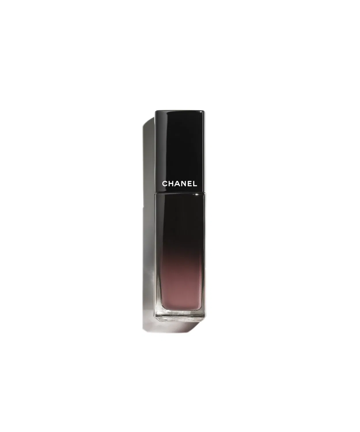 Женская помада Satin Liquid Lip Colour Ultimate 63 CHANEL, Альтимет