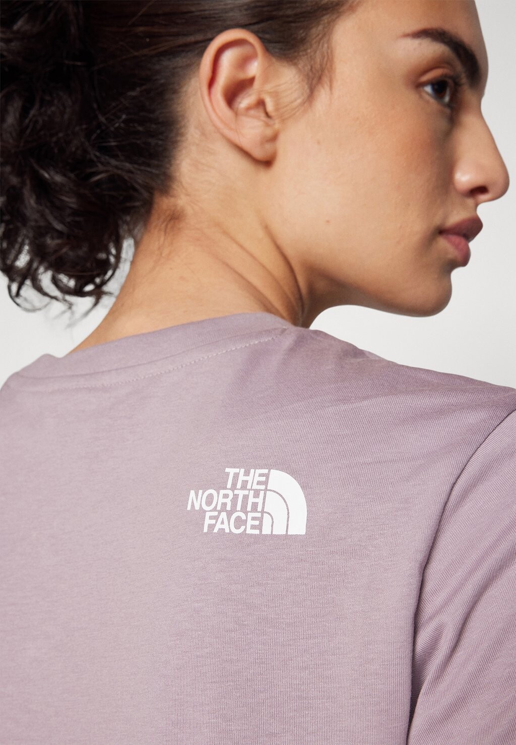 

Принт на футболке CROPPED SIMPLE DOME TEE The North Face, фиолетовый