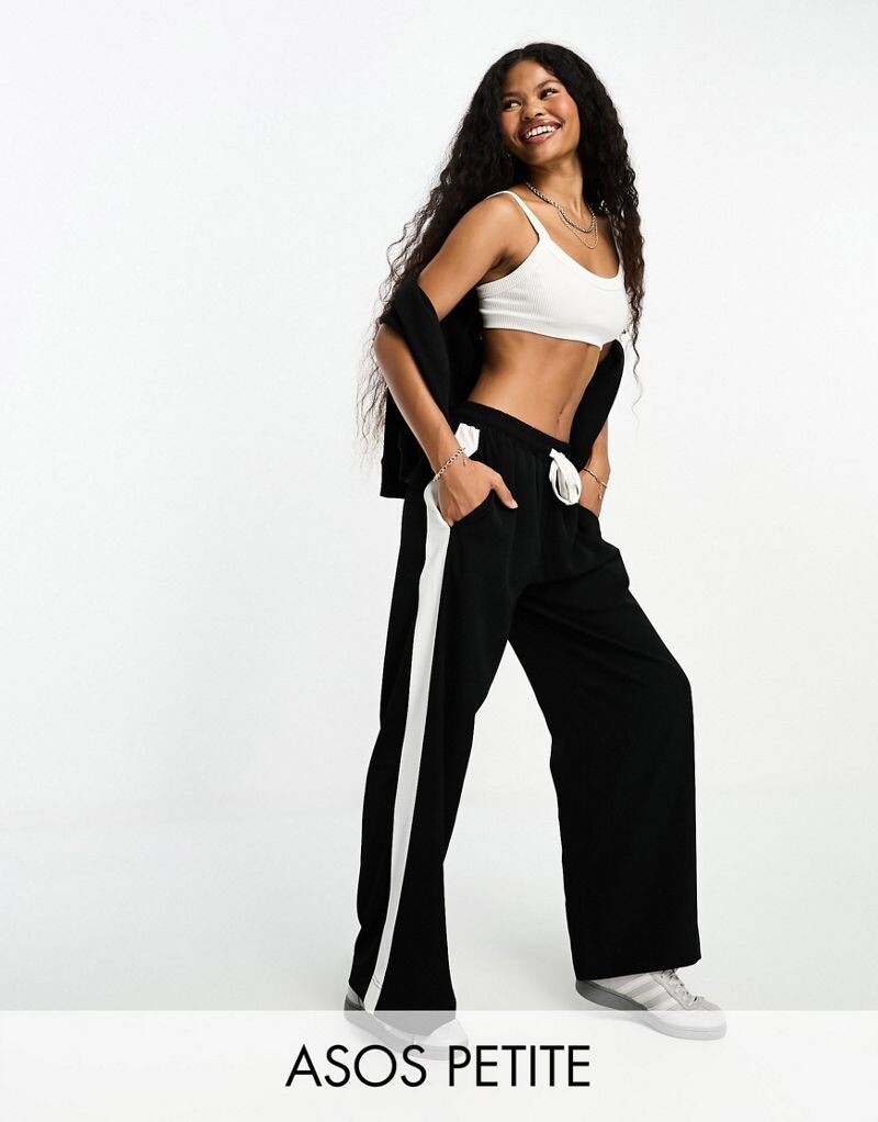 

Черные брюки без шнурков с контрастной вставкой ASOS DESIGN Petite