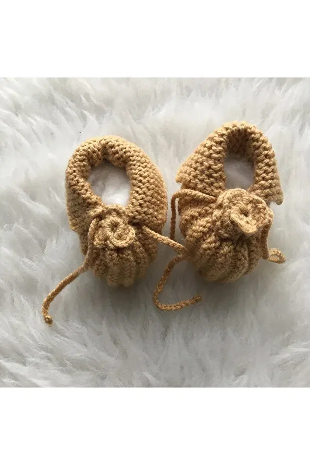 Детские пинетки ручной вязки Organic hand knitted baby booties Merve Öztürk, Honey Beige — фото 4