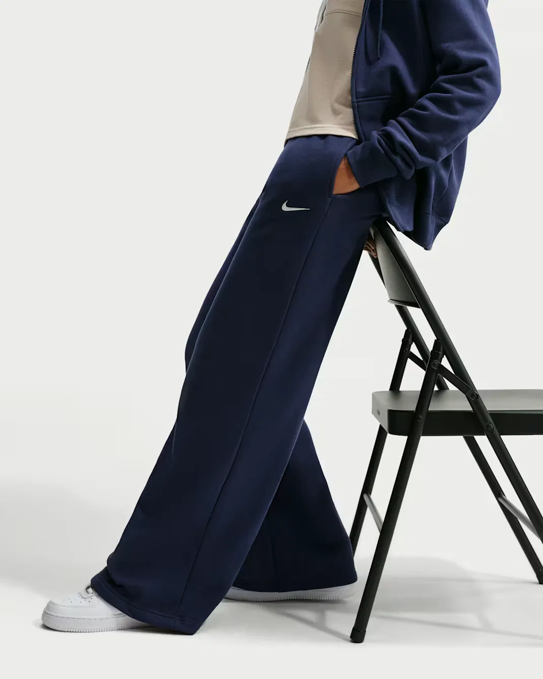 Женские брюки средней посадки с широкими штанинами Nike Studio Fleece Medium Weight, Midnight Navy/Sail — фото 4