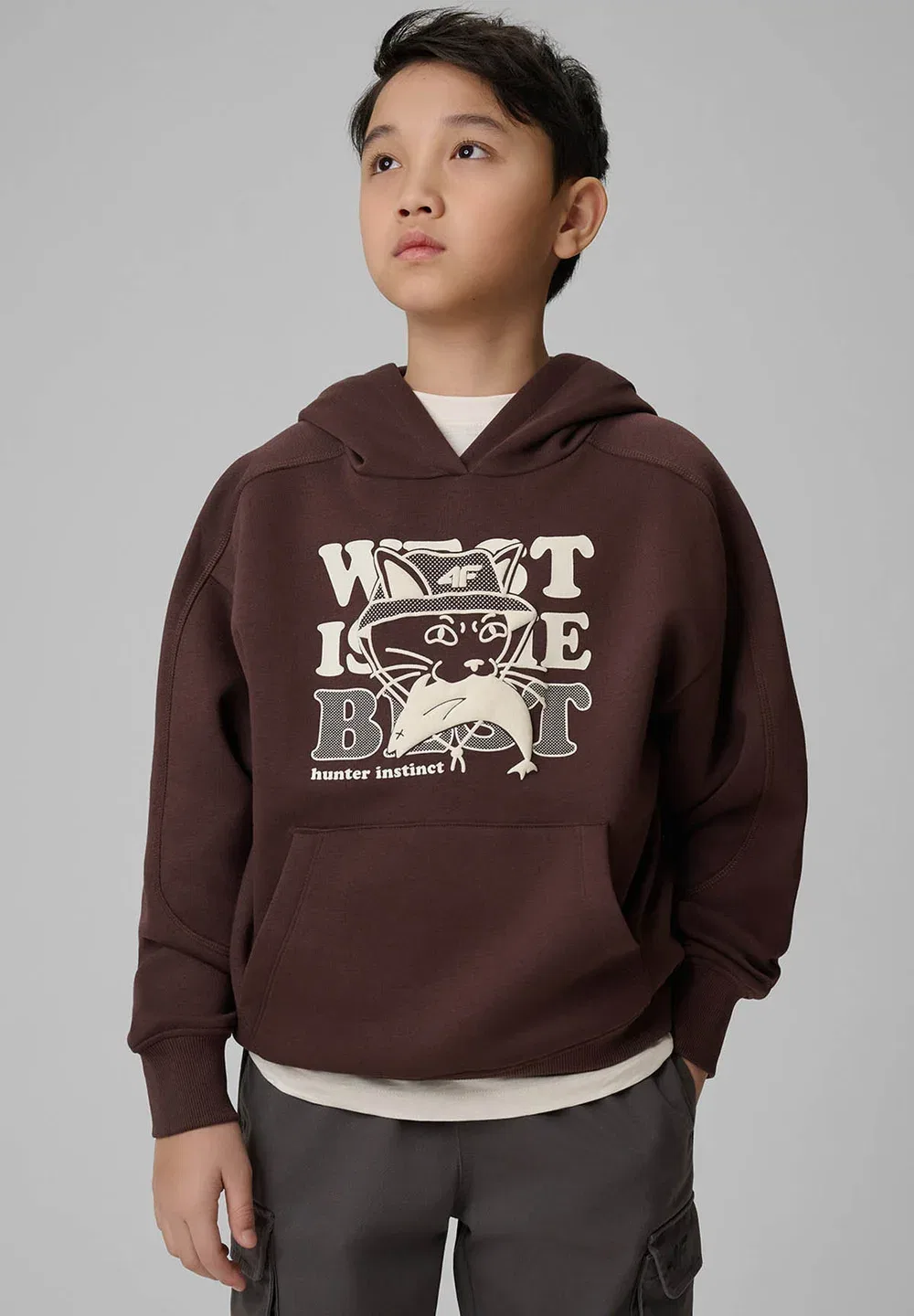 Bluza dresowa свободная z kapturem chłopięca - czarna 122 (6-7 лат) - толстовка 4F, Dark Brown — фото 2
