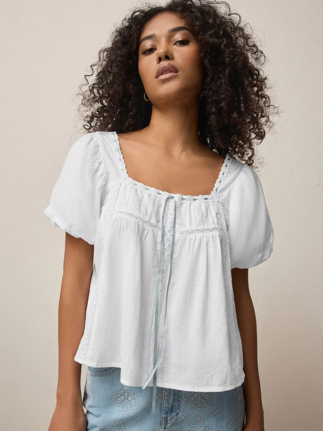Блуза с коротким рукавом-фонарик, модель Puff Sleeve Short Sleeve Top Next, белый/голубой — фото 2