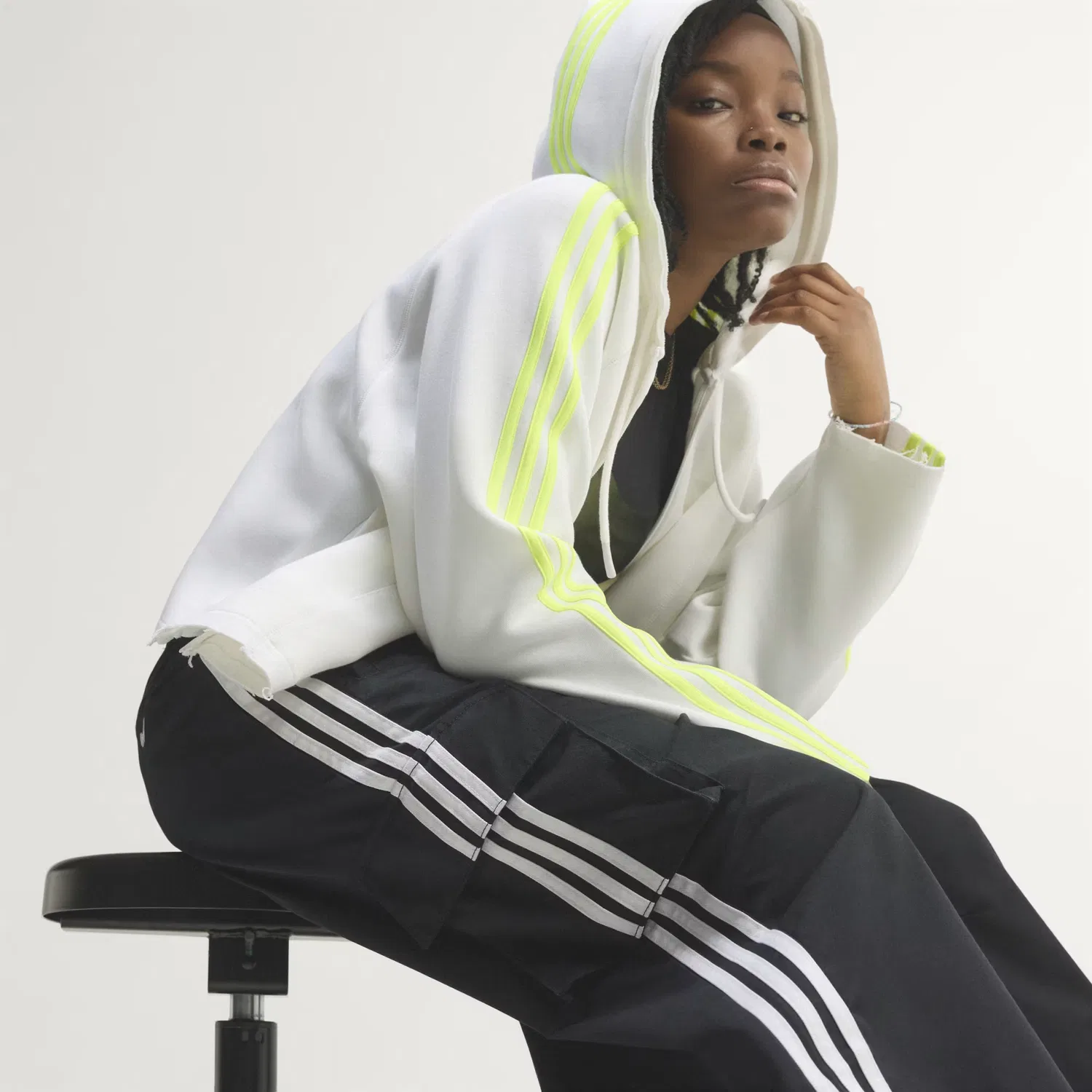 Женские брюки карго оверсайз Firebird Adilenium Twill 3-Stripes Adidas Originals, черный/белый — фото 3