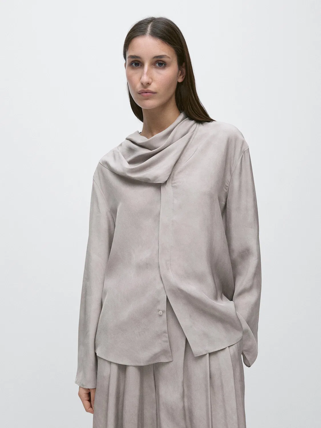 Струящаяся рубашка с отделкой в виде шарфа Massimo Dutti, серый — фото 2