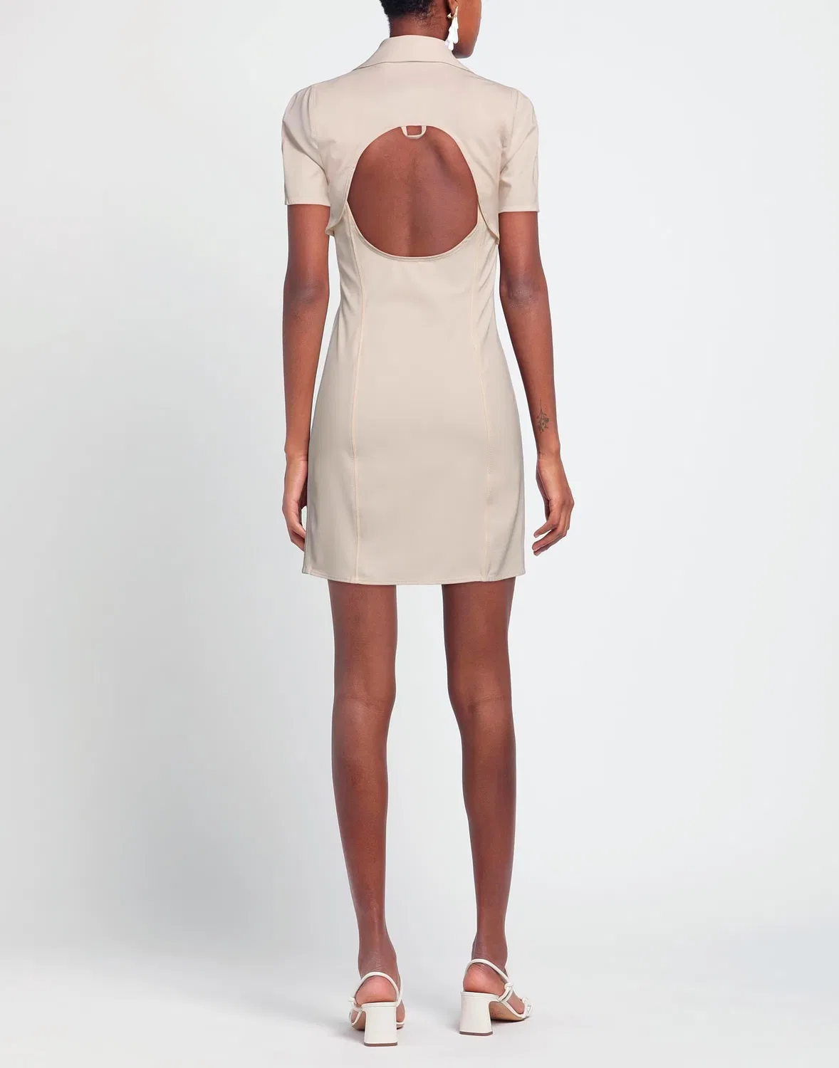 Женское мини-платье с воротником-лацканом Jacquemus, бежевый — фото 3