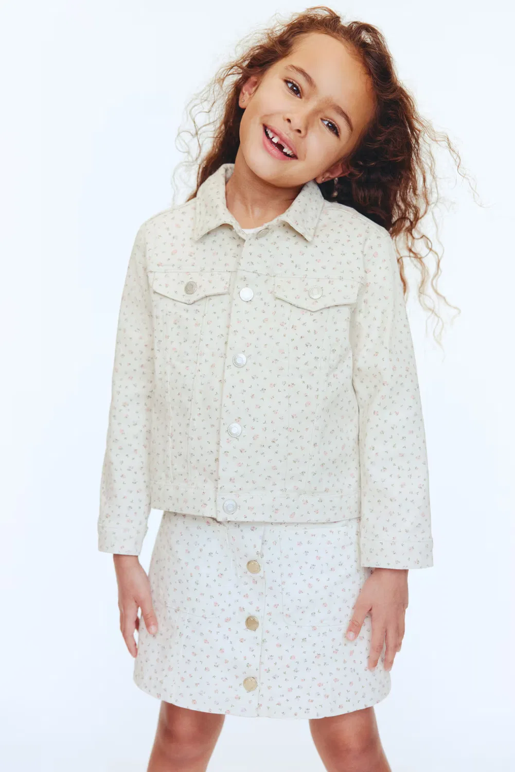 Джинсовая куртка H&M, Cremefarben/Geblümt