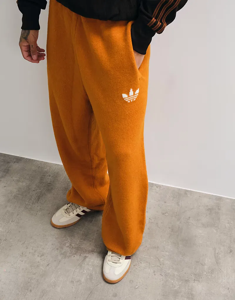 Спортивные брюки Adidas Originals из трикотажа прямого кроя, теплые коричневые — фото 3