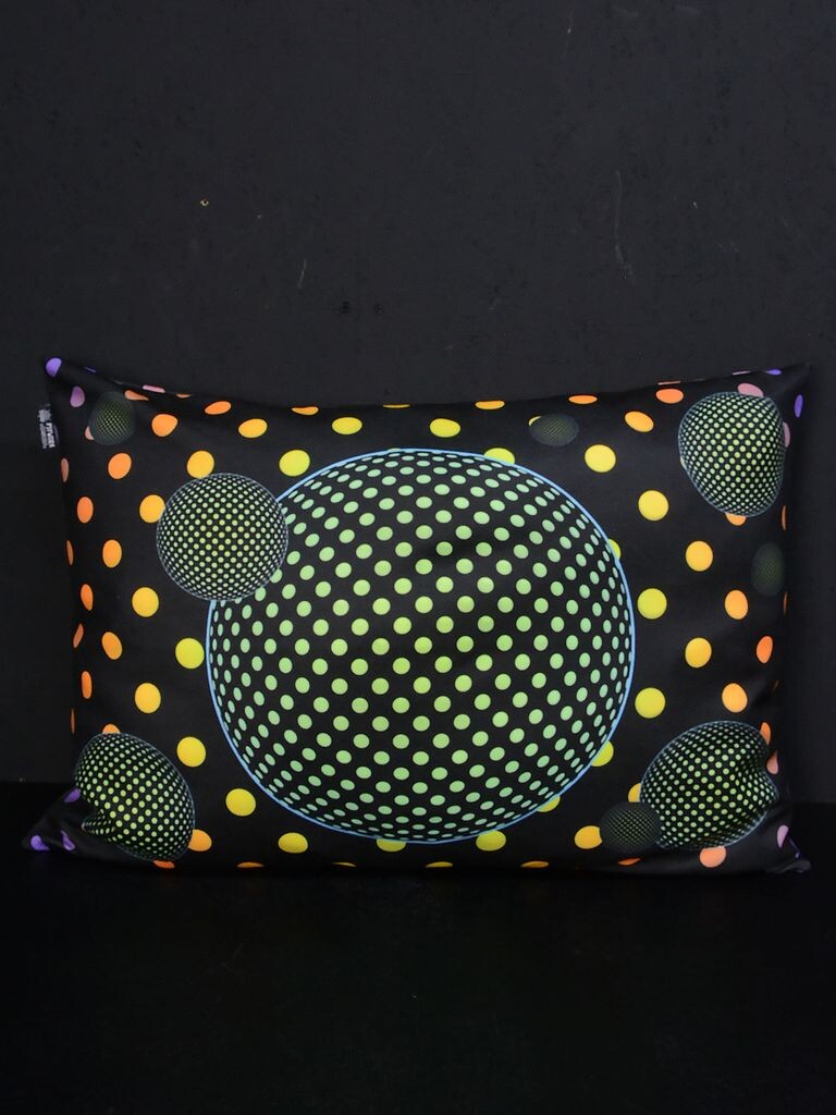 

Подушка PSYWORK черная светлая неоновая "Dots Bubble Balls", 70x90см