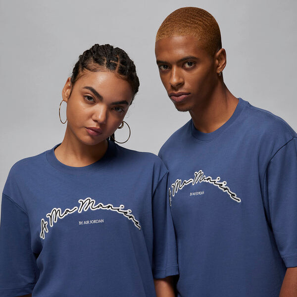 Футболка Air Jordan x A Ma Manire T-shirt Aisa Sizing 'Mystic Navy', цвет mystic navy — фото 3