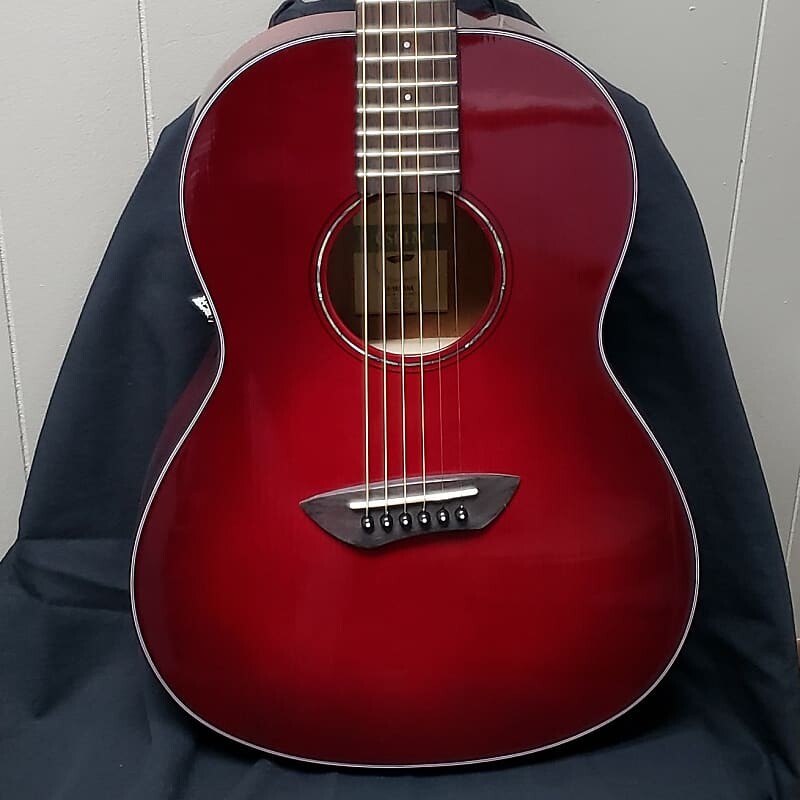 

Компактный фолк Yamaha CSF1M