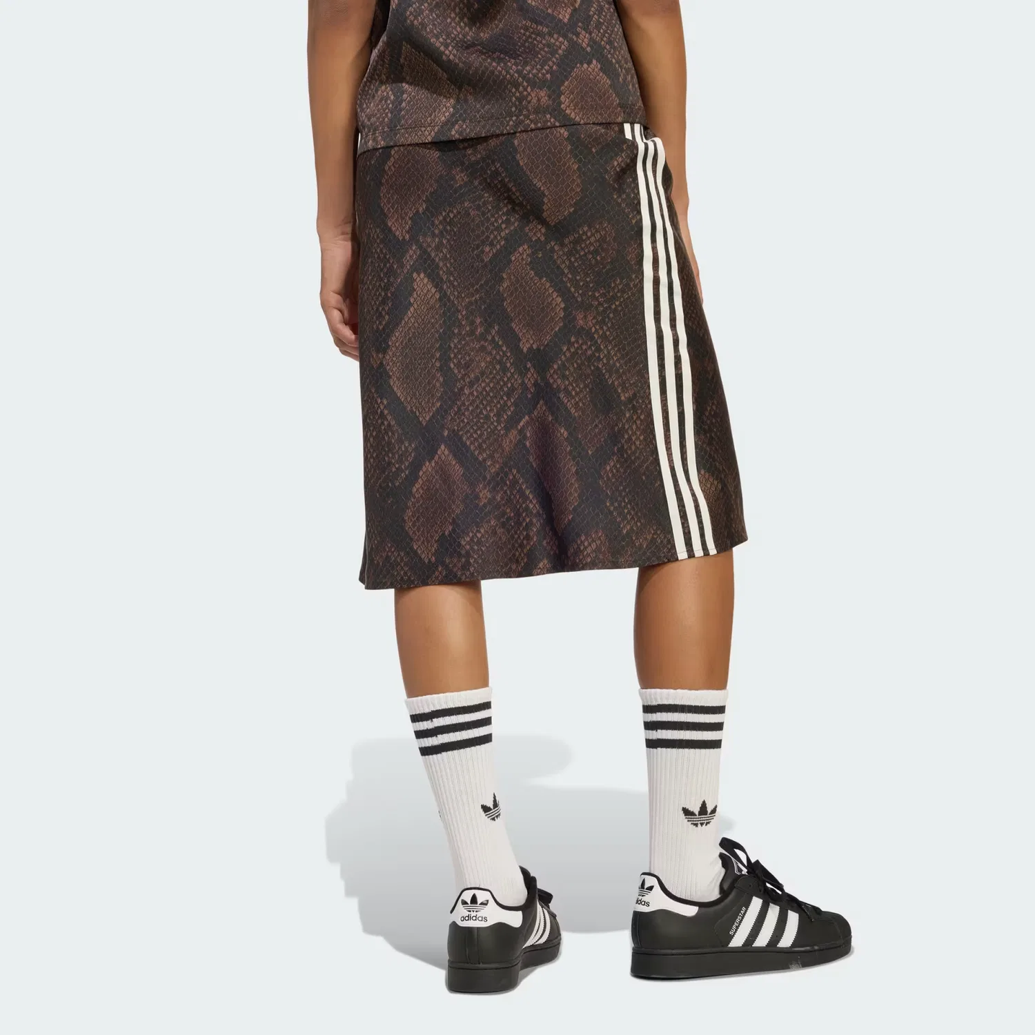Женская юбка из атласа с принтом змеиной кожи Snake Print Satin Skirt Adidas Originals, Earth Strata/Aurora Coffee — фото 2