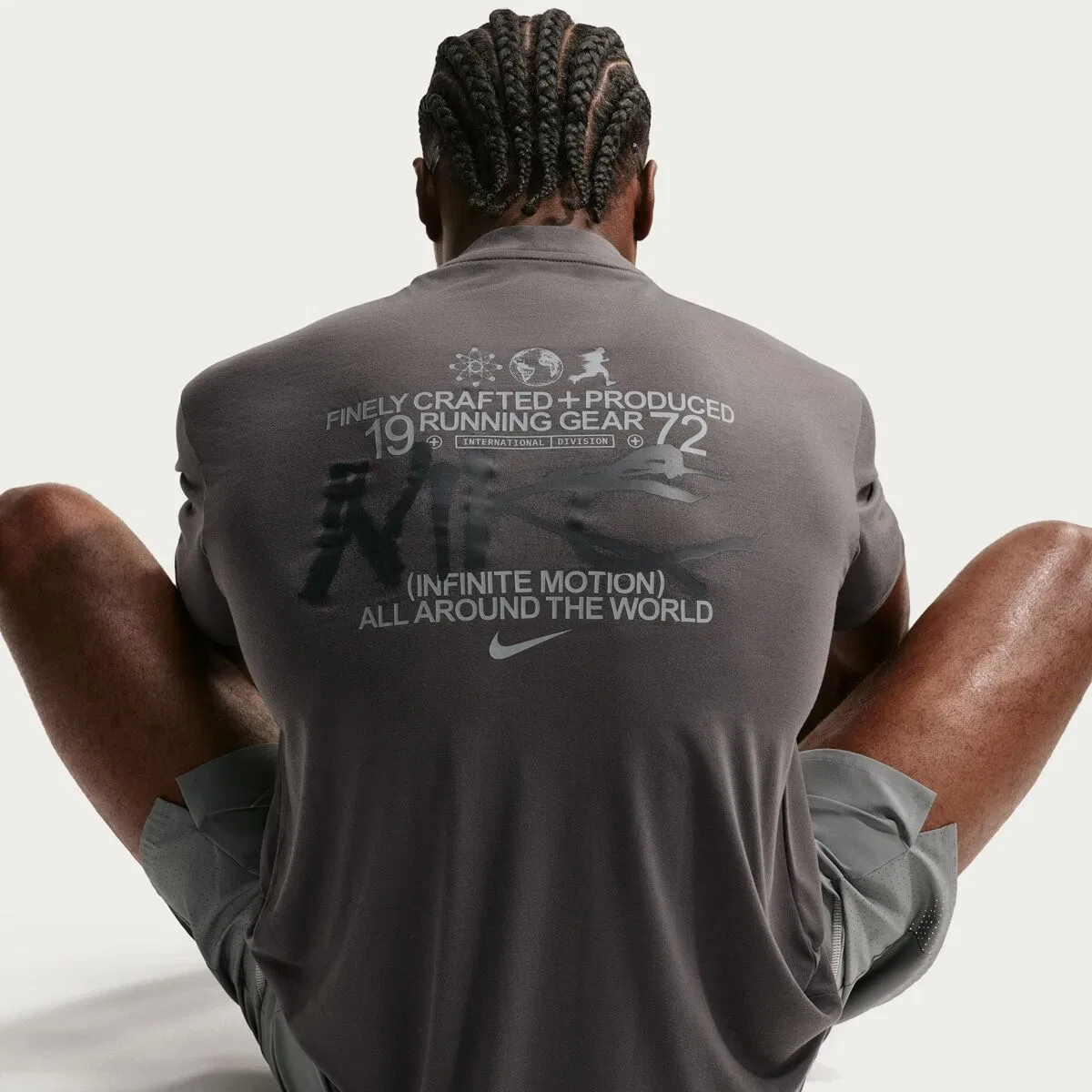 Мужская футболка с коротким рукавом Dri-FIT Disrupt Nike, Medium Ash/Black — фото 4