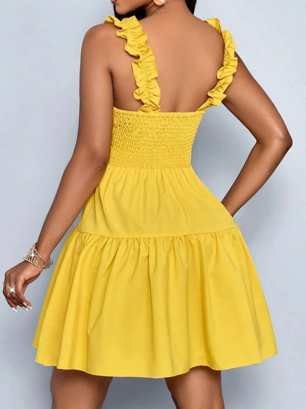 Женское повседневное мини-платье на бретелях с открытой спиной Yellow — фото 4