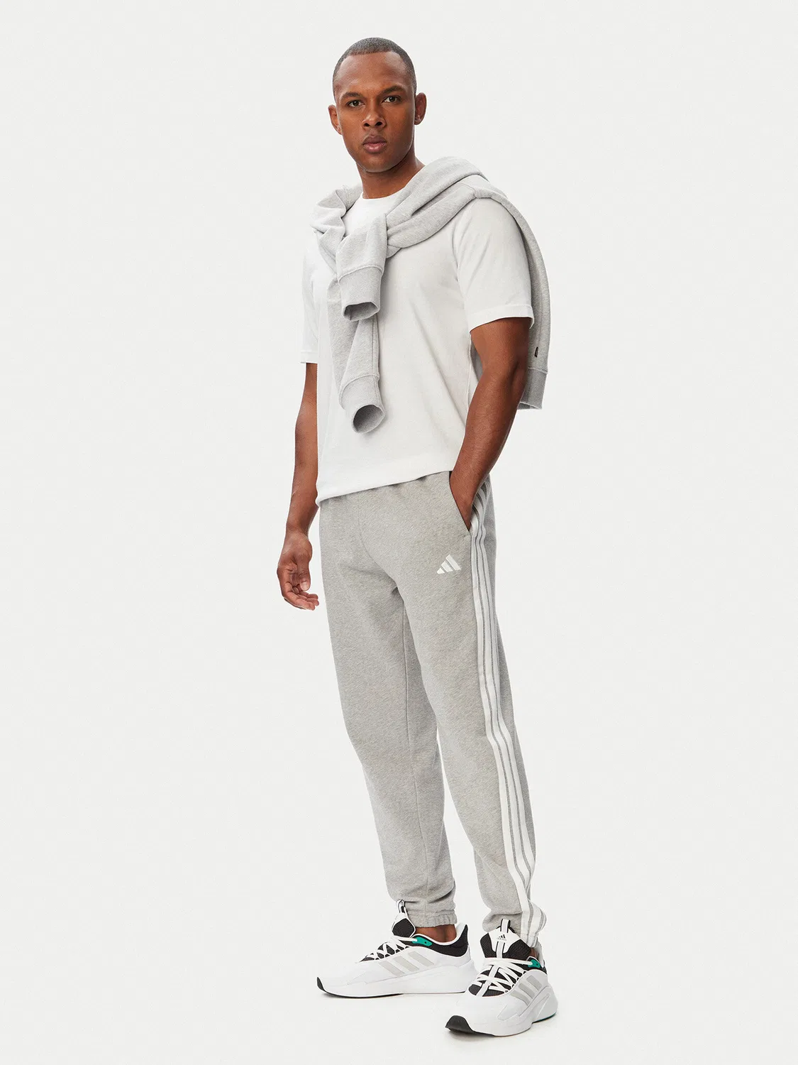Мужские спортивные штаны стандартного кроя Essentials Adidas, светло-серый — фото 2