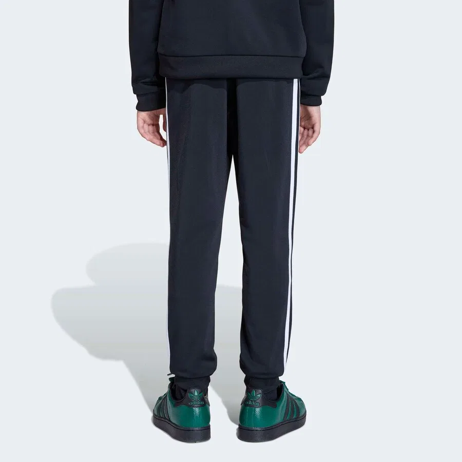 Зауженные брюки ADIDAS ORIGINALS 'Sst' черного цвета — фото 4
