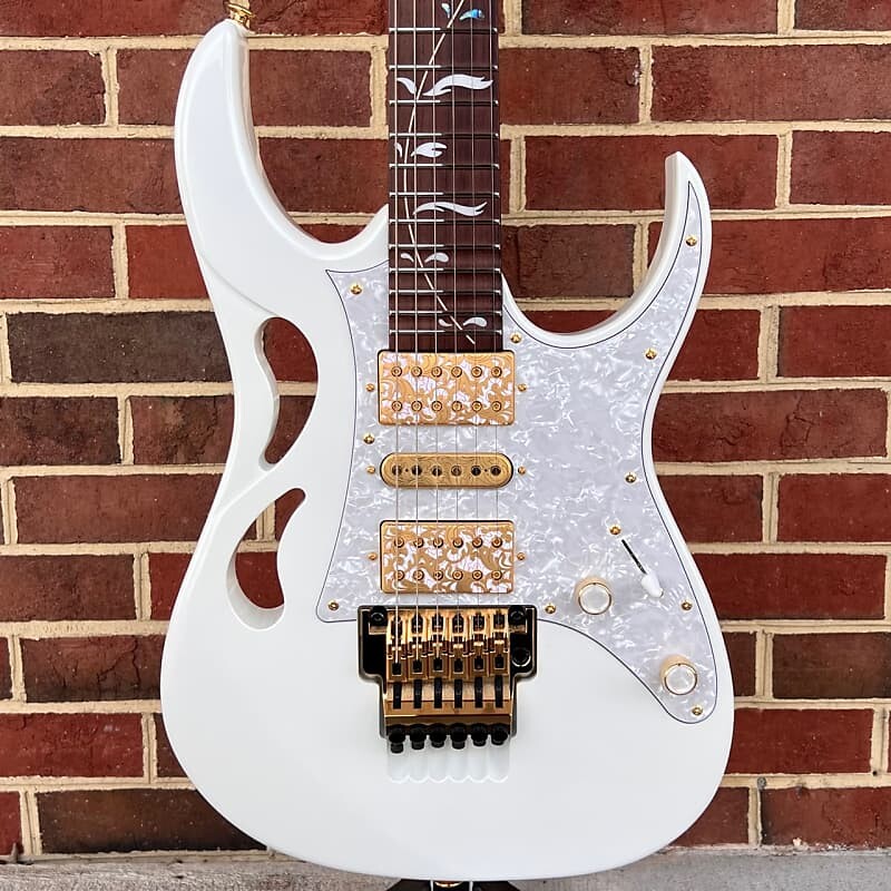 

Электрогитара Ibanez PIA3761SLW, Steve Vai PIA, Stallion White, Rosewood Fretboard, Hardshell Case