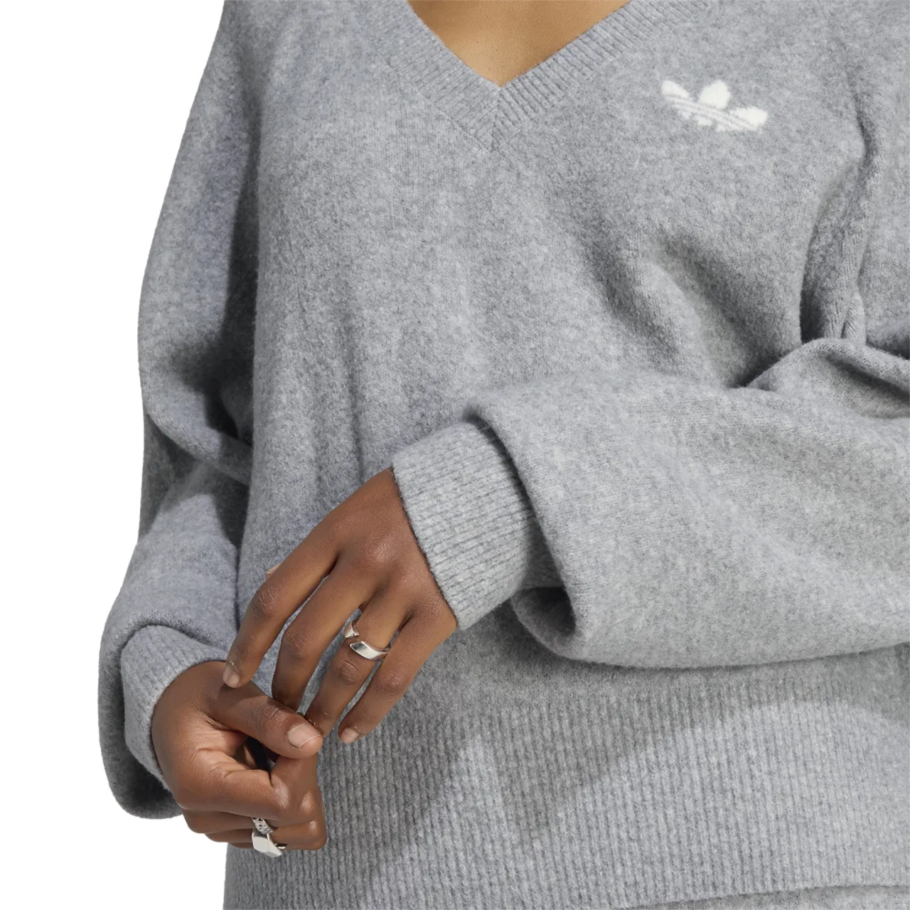 Женский свитшот с V-образным вырезом Essentials Knit V-Neck Sweatshirt adidas, Medium Grey Heather — фото 4