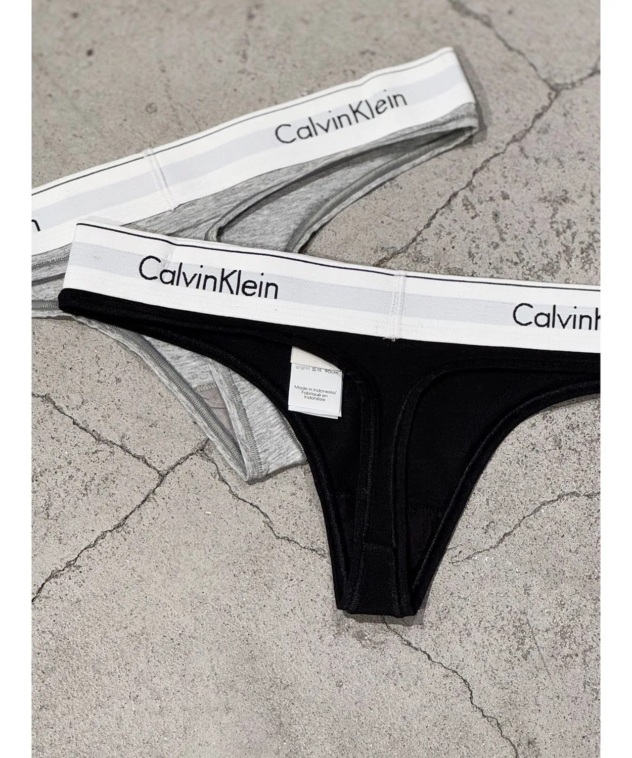Женские трусы-танга Calvin Klein, Black — фото 4