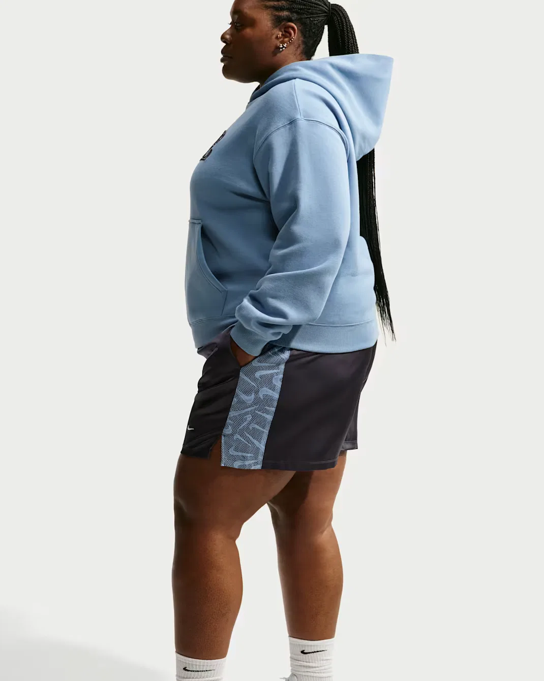 Женские свободные шорты со средней посадкой (большие размеры) Nike Sportswear Chill Lace, Gridiron/Work Blue/White — фото 4