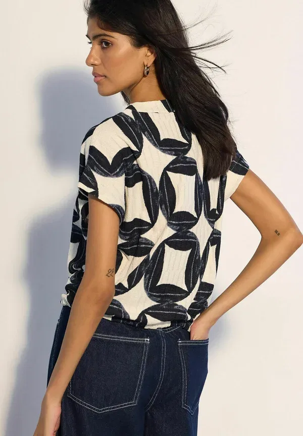 Блуза с принтом Regular fit v-neck tie front short sleeve top Next, Geo Print — фото 2