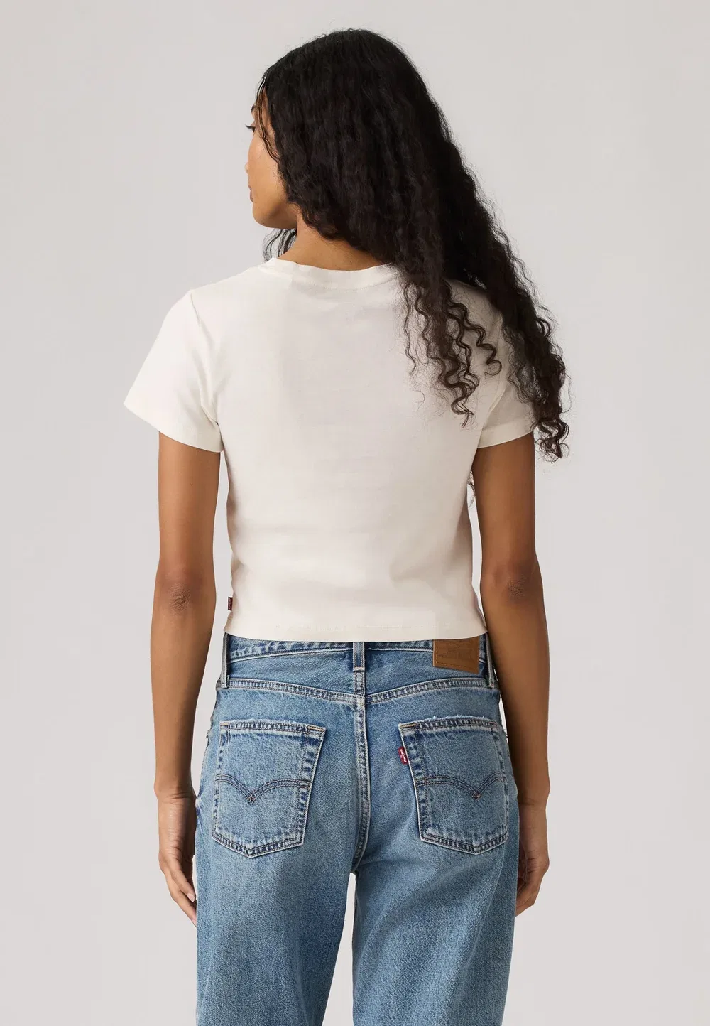 Базовая спортивная футболка - футболка с принтом Levi'S, Egret — фото 3