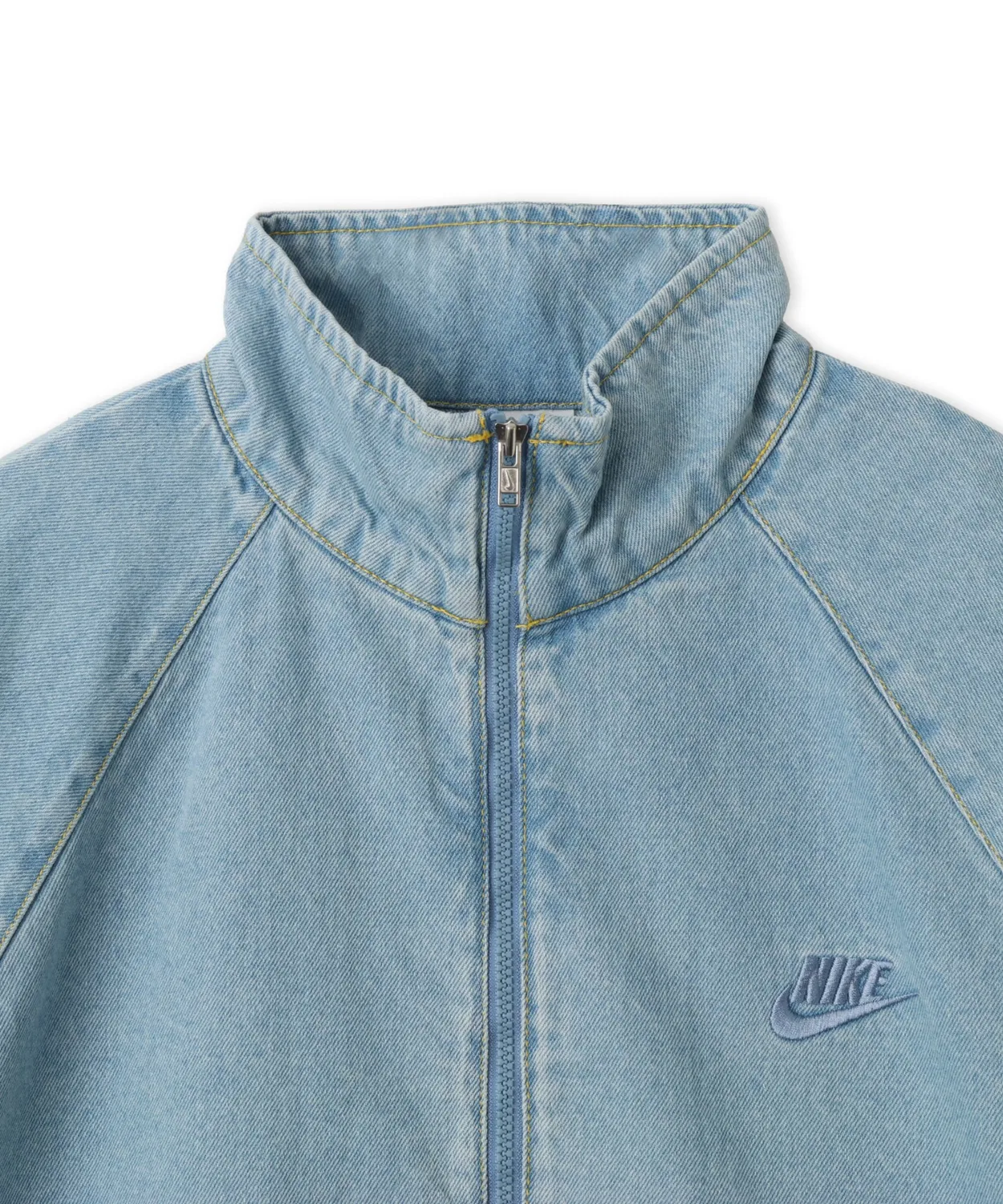 Женская джинсовая куртка оверсайз с V-образными линиями Windrunner NIKE, Light Indigo Blue — фото 4
