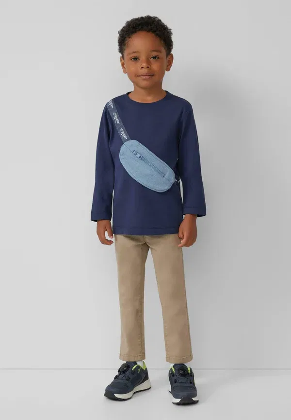Лонгслив с нагрудным карманом Longsleeve mit aufgesetzter reissverschlusstasche S.Oliver, Tiefblau, синий