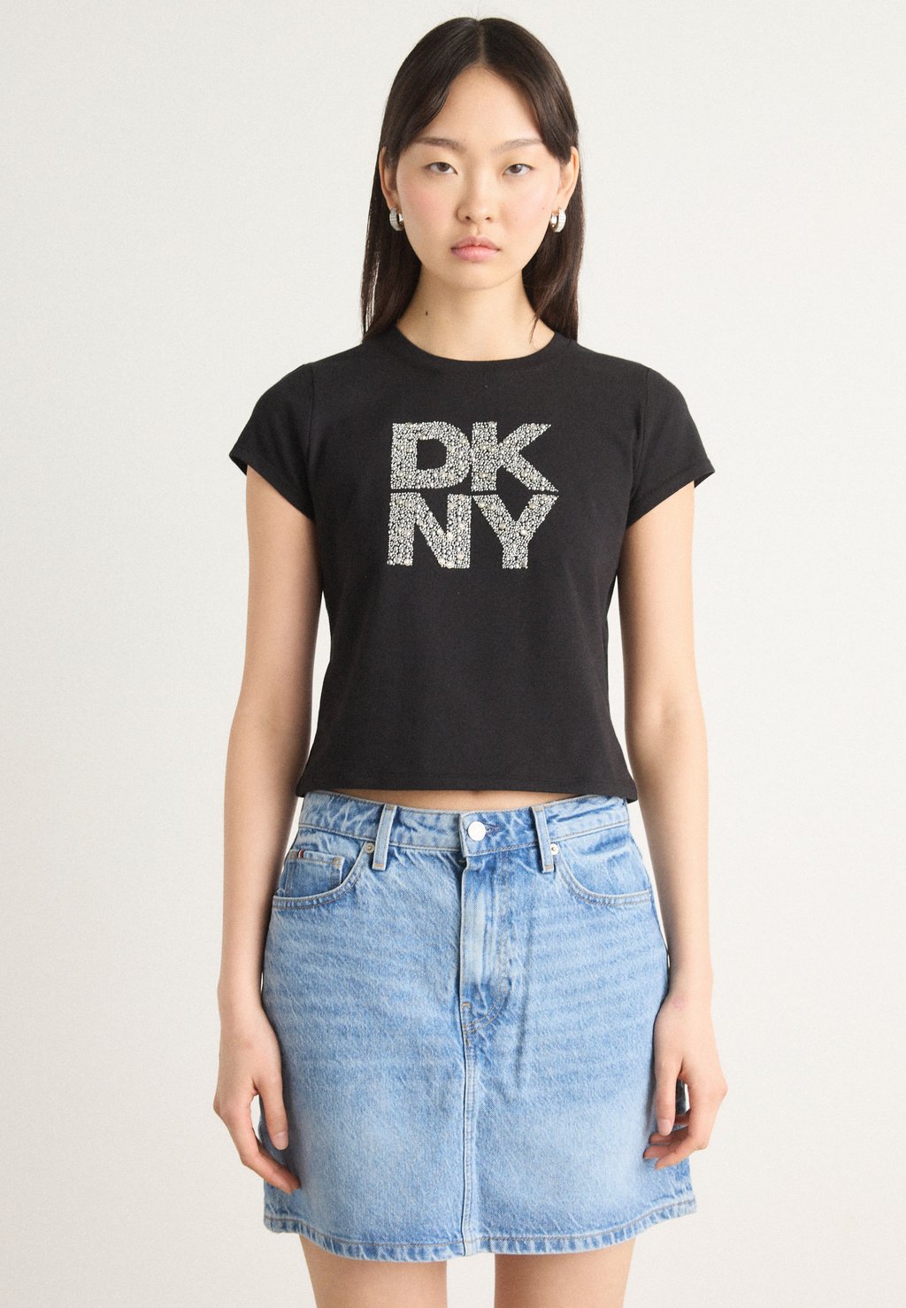 

Футболка с принтом NEW YORK MIXED RHINESTONE LOGO BABY TEE DKNY, черный