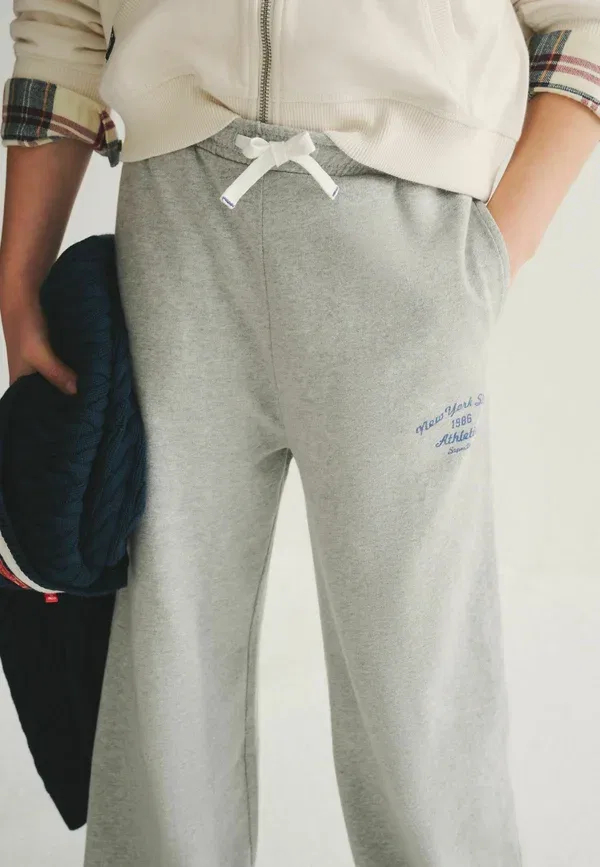 Комплект из худи и брюк, хлопок, Regular fit - sweat top & joggers set, Superdry & Co, серый, белый — фото 2