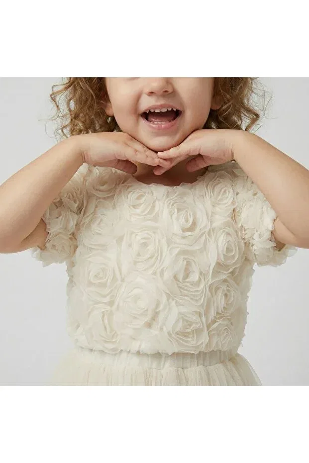 Детское платье для девочек с воланами, модель Girl's Rose Detailed Back-Tie Fluffy Tulle Birthday and Special Occasion Dress 2-Piece Midi Length, Sweetme, Ecru — фото 4