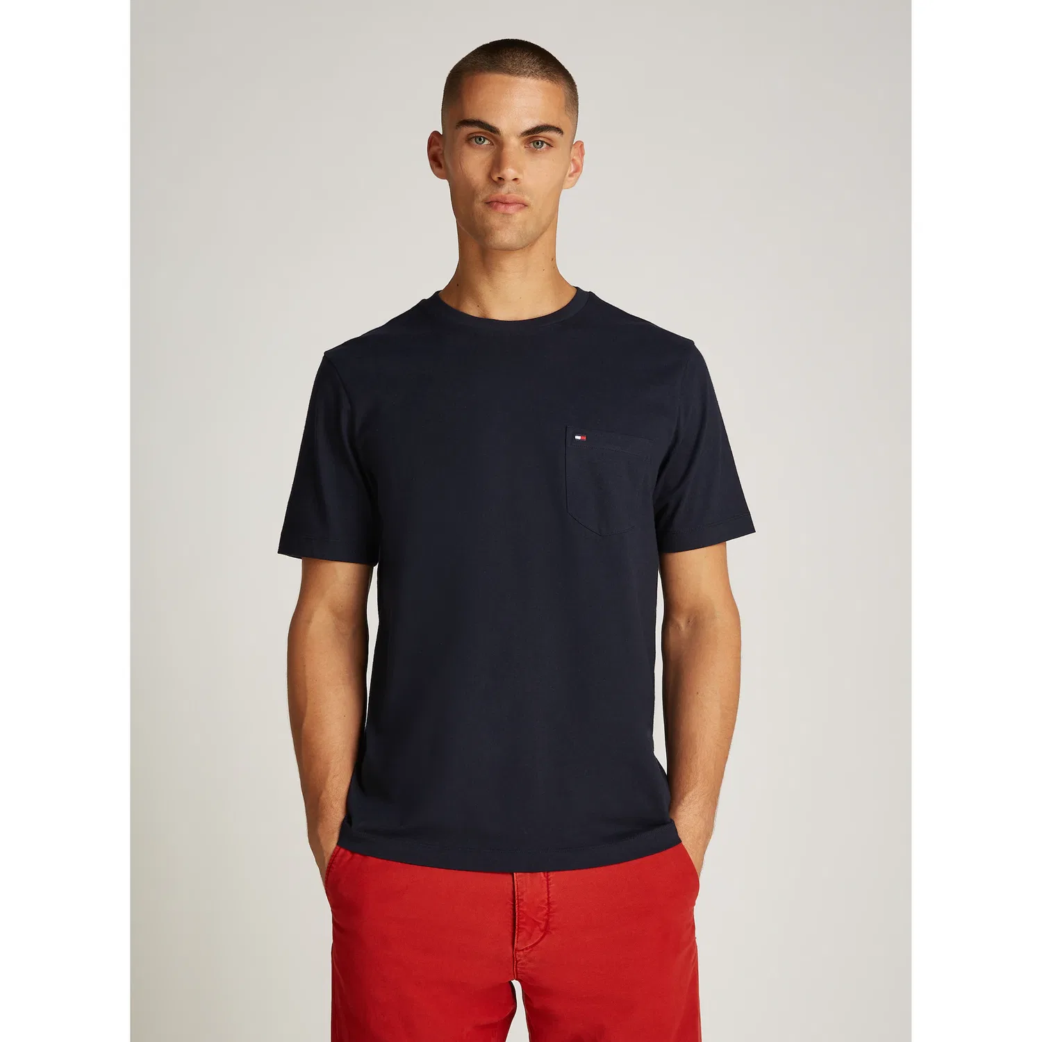 Мужская хлопковая футболка с нагрудным карманом Essential Solid Pocket Tee Tommy Hilfiger, Desert Sky — фото 2
